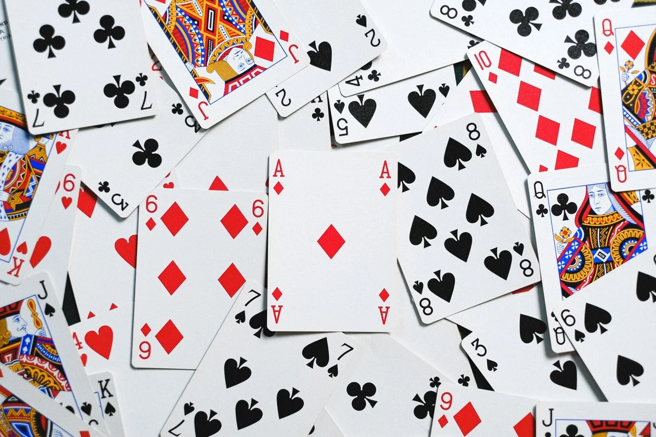 Ai đứng sau các hướng dẫn giao dịch tại gambler?